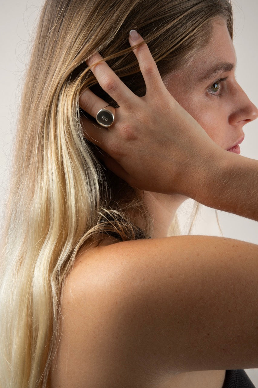 SIGNET RING